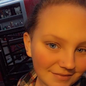 Meet your Posher, Alexis